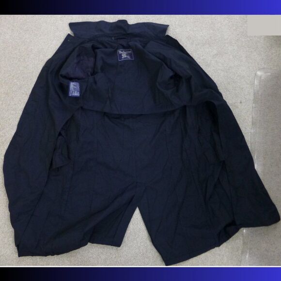 Burberry Vintage Trench Coat - Will be mailed w/ the Certificate of Authenticity - Picture 10 of 16